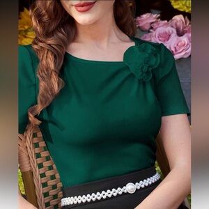 SHEIN Dark Green Short Sleeve Top with Floral Accent